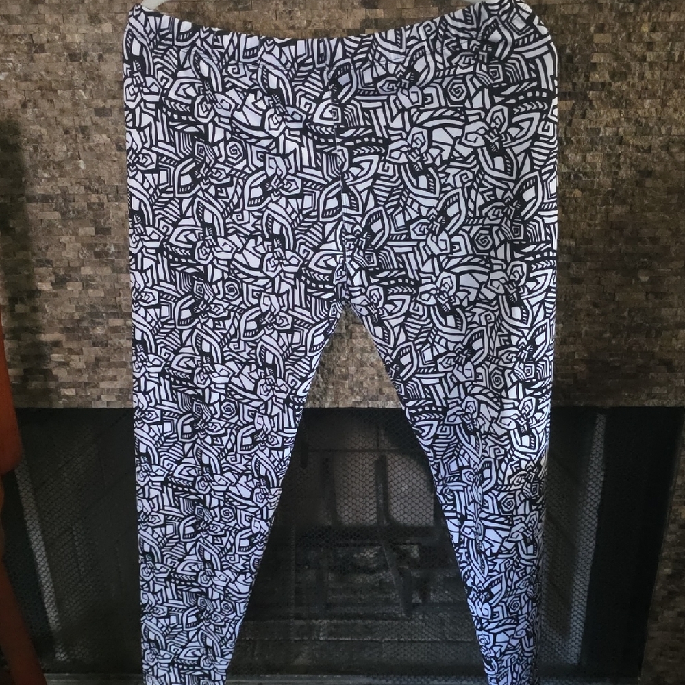 Stylish Black and White Patterned Leggings